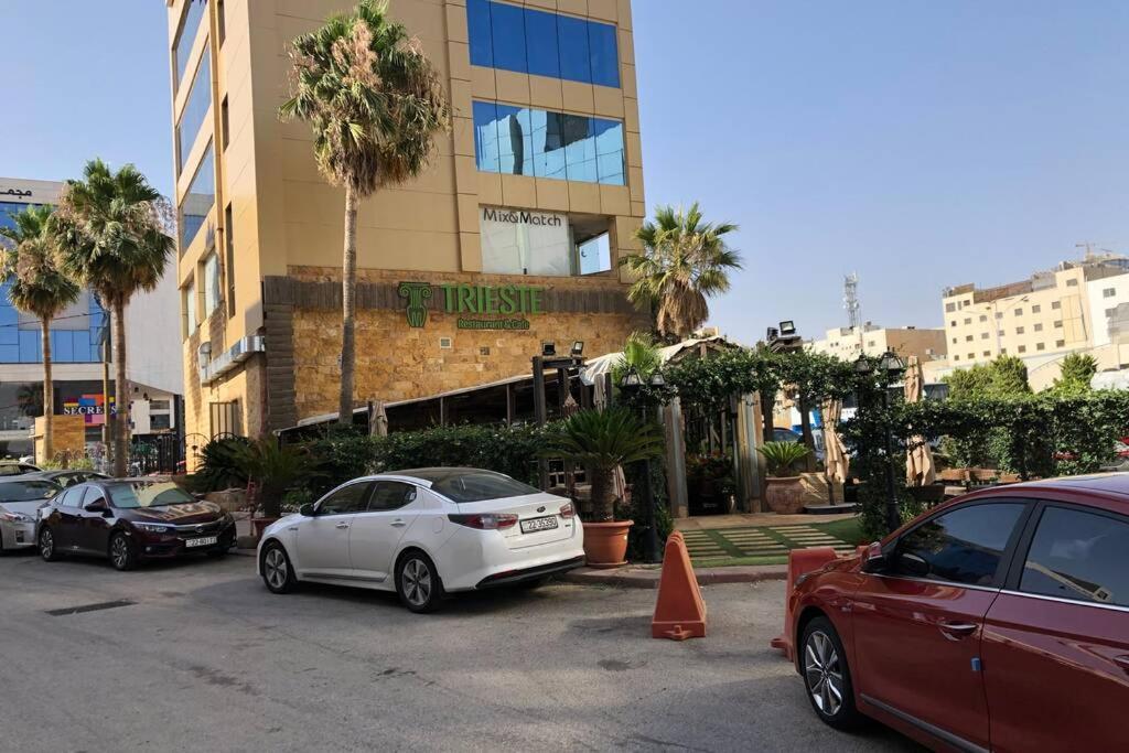 Luxury Apartment In Awesome Location In Amman Exterior photo